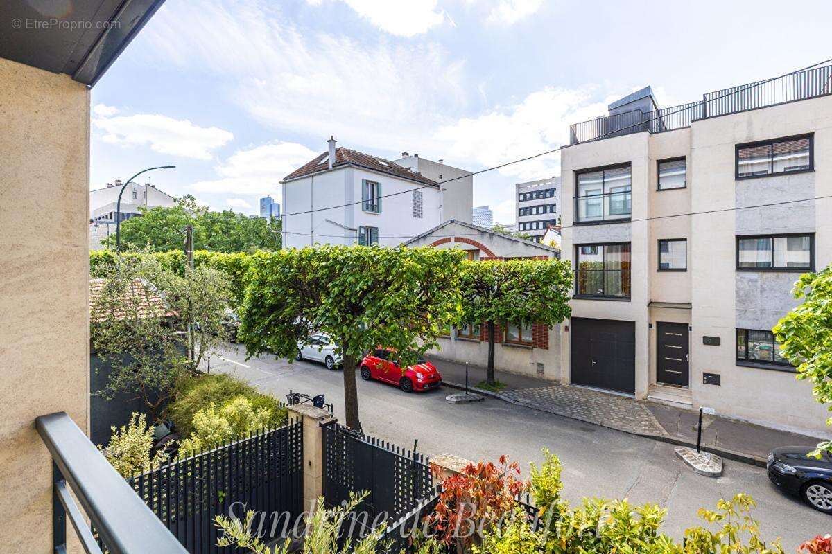 Appartement à COURBEVOIE