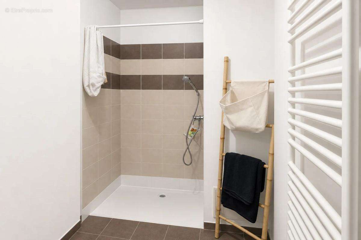 Appartement à DECINES-CHARPIEU