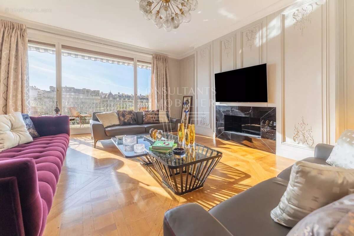 Appartement à PARIS-16E