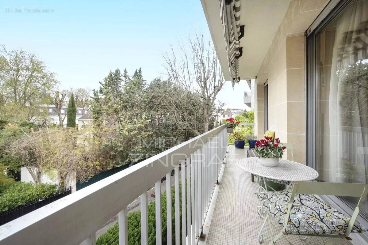 Appartement à NEUILLY-SUR-SEINE