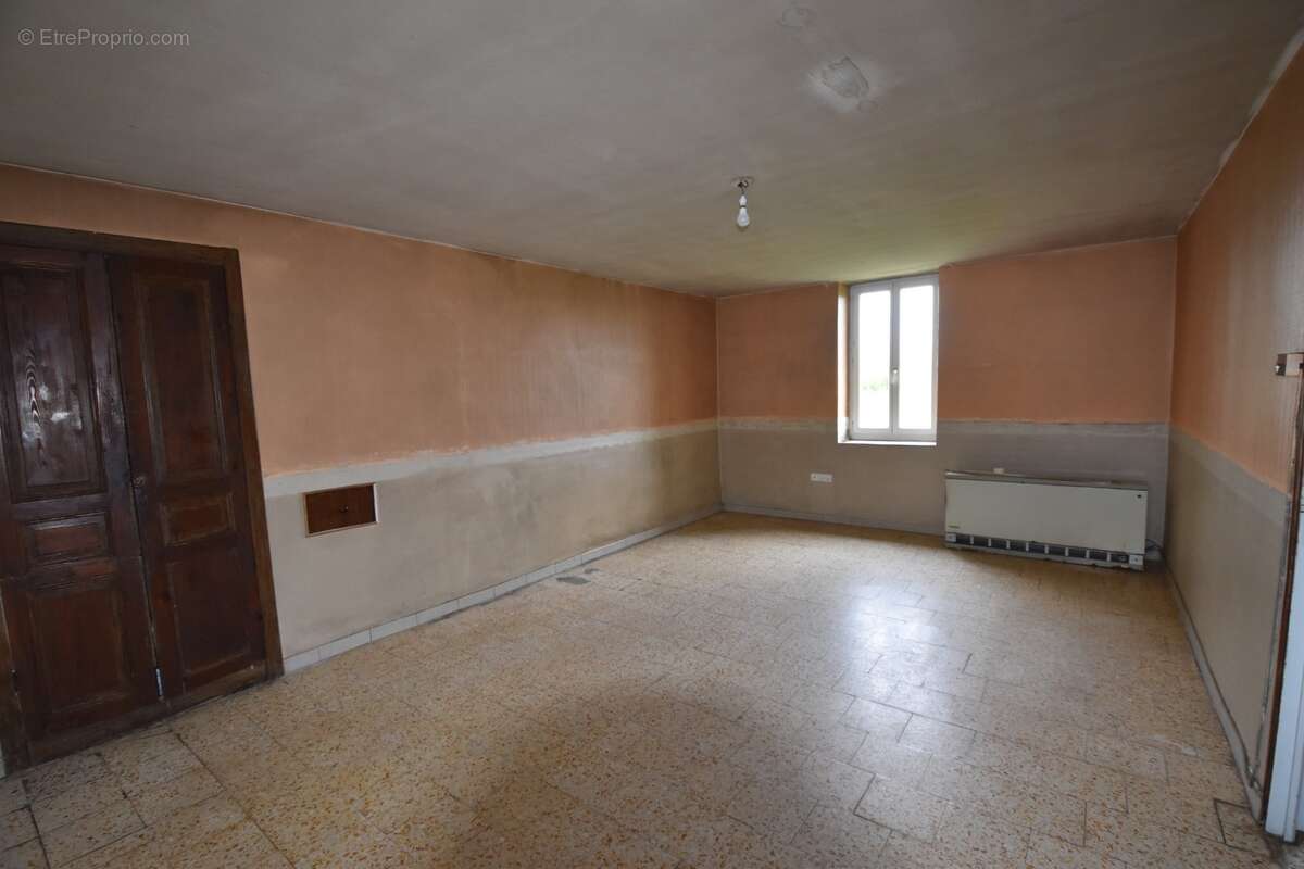 Maison à vendre 5 pièces ISSY L'EVEQUE (71) - photo 3
