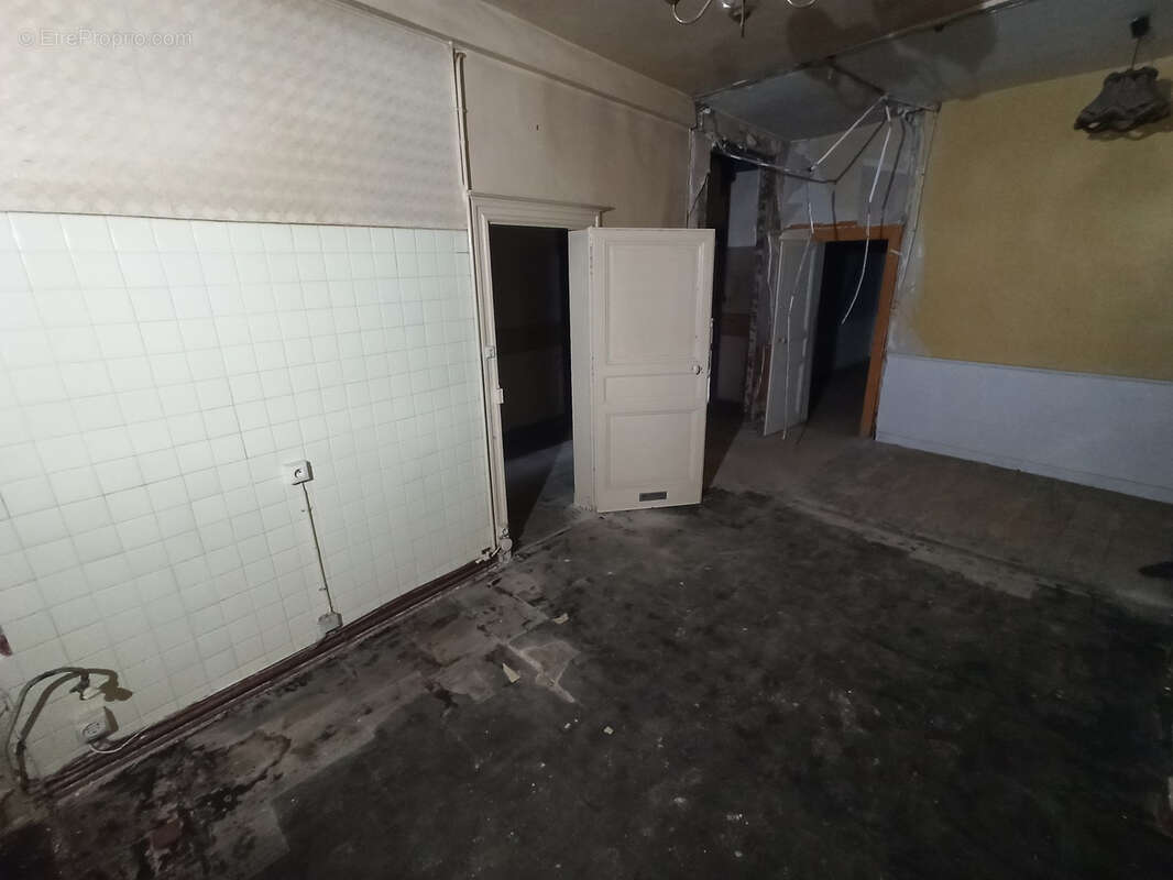 Commerce à SAINT-JUNIEN