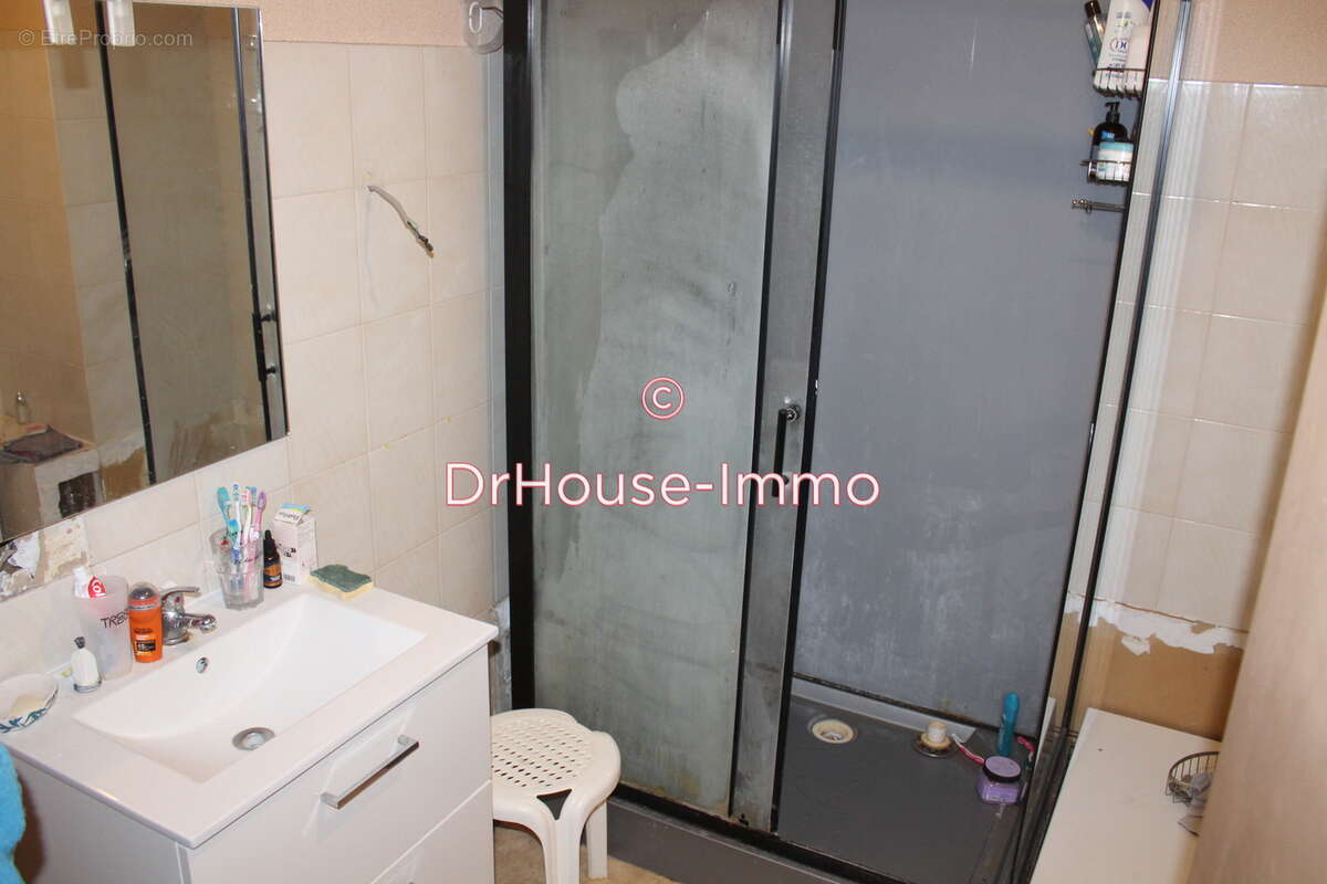 Commerce à ROULLET-SAINT-ESTEPHE