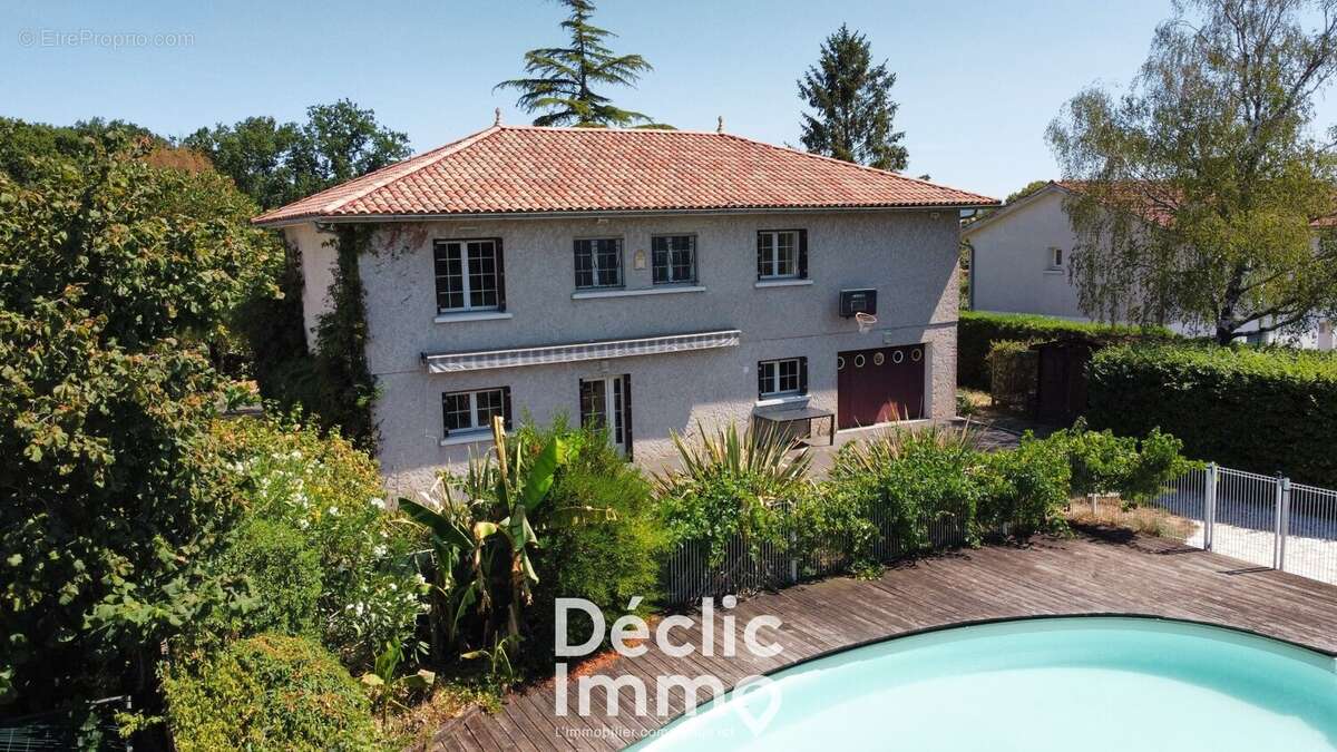 Pavillon Traditionnel de 176m² avec Piscine et Prestations Haut de Gamme à La Couronne - photo 9