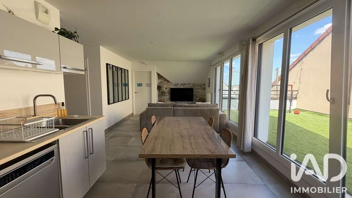 Photo 5 - Appartement à VERT-SAINT-DENIS