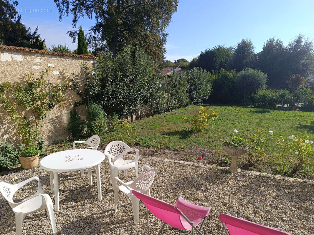 Maison à BARBEZIEUX-SAINT-HILAIRE