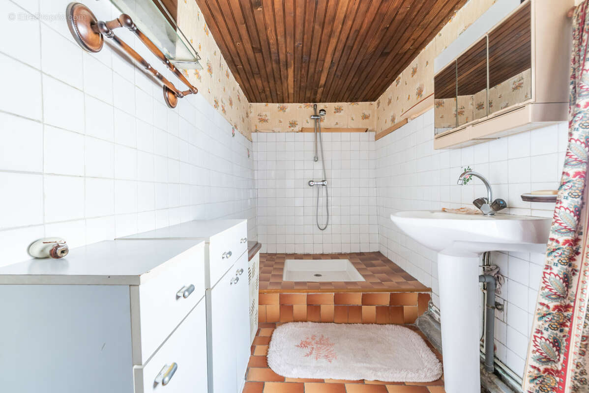 Maison à VIC-LE-COMTE