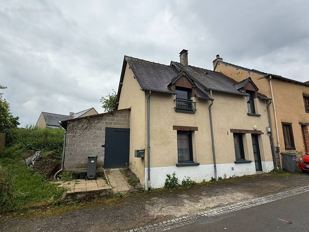 Maison à TINTENIAC