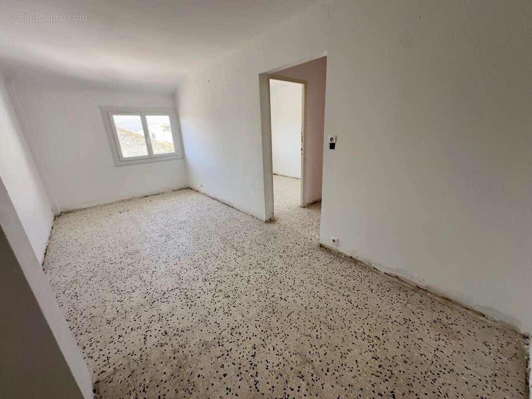 Appartement F3, 4 ieme et dernier étage, a rénover - photo 5
