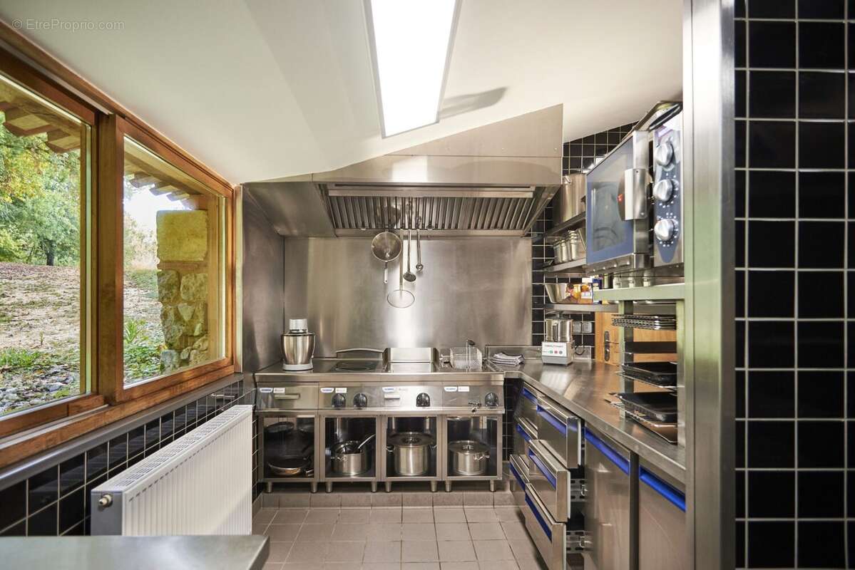 Maison à MONTAGNAC-LA-CREMPSE