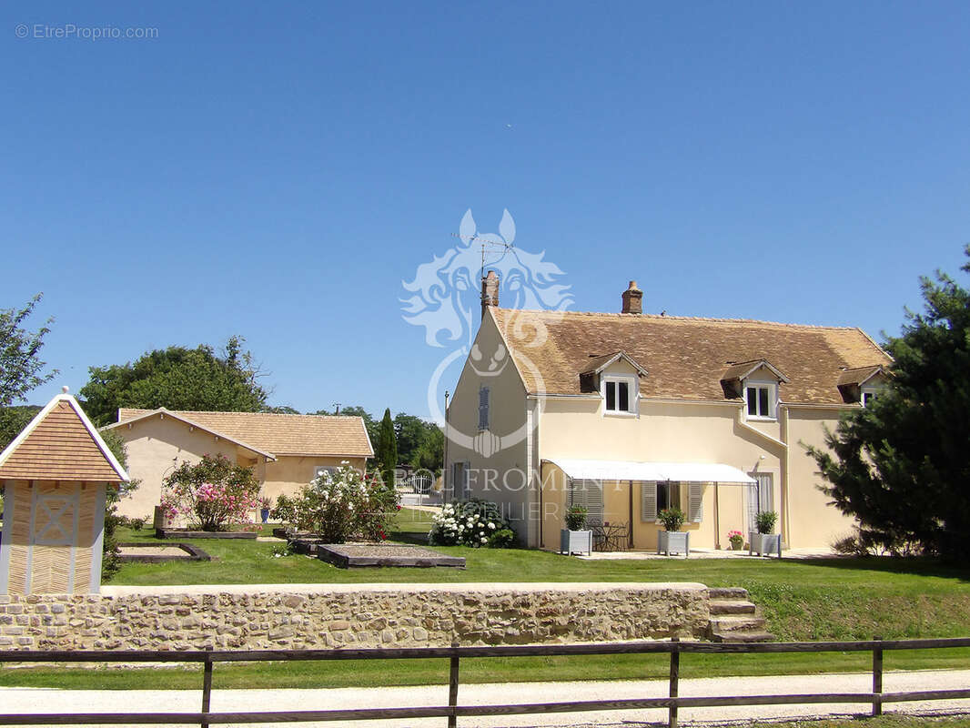 Maison à FONTENAY-LES-BRIIS