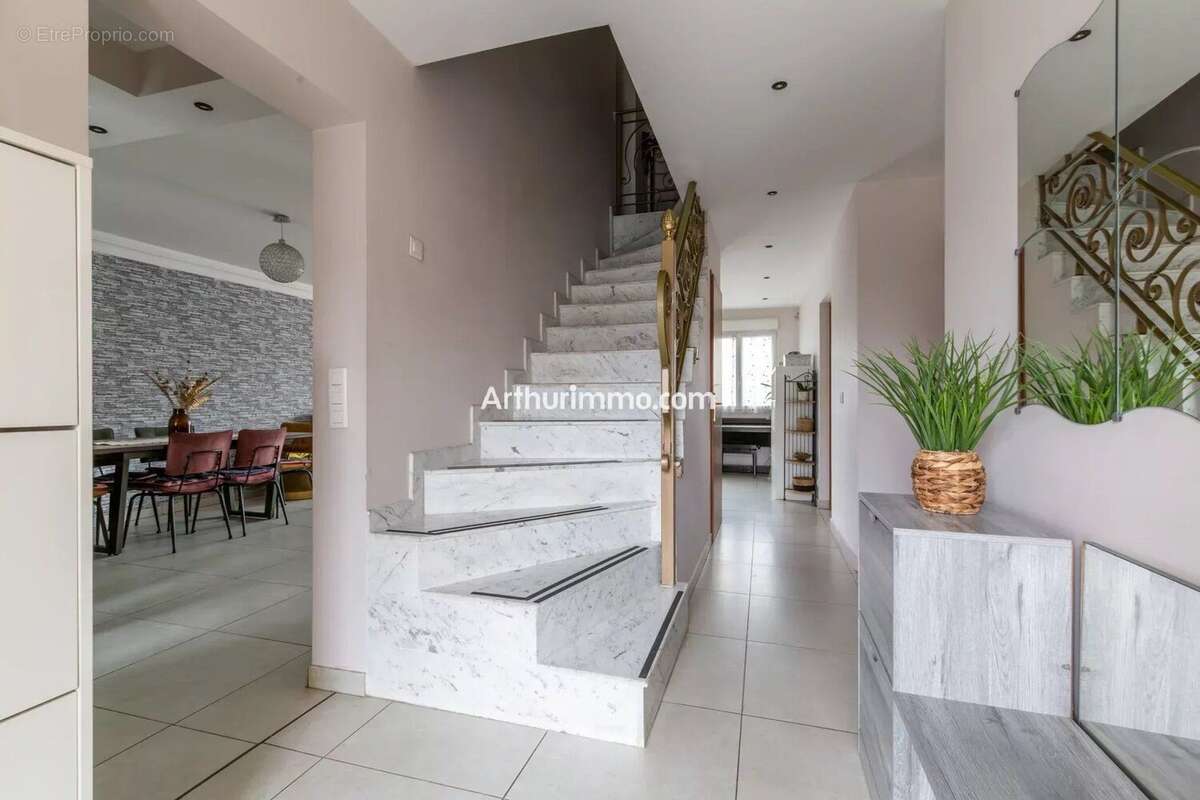 Maison à SUCY-EN-BRIE