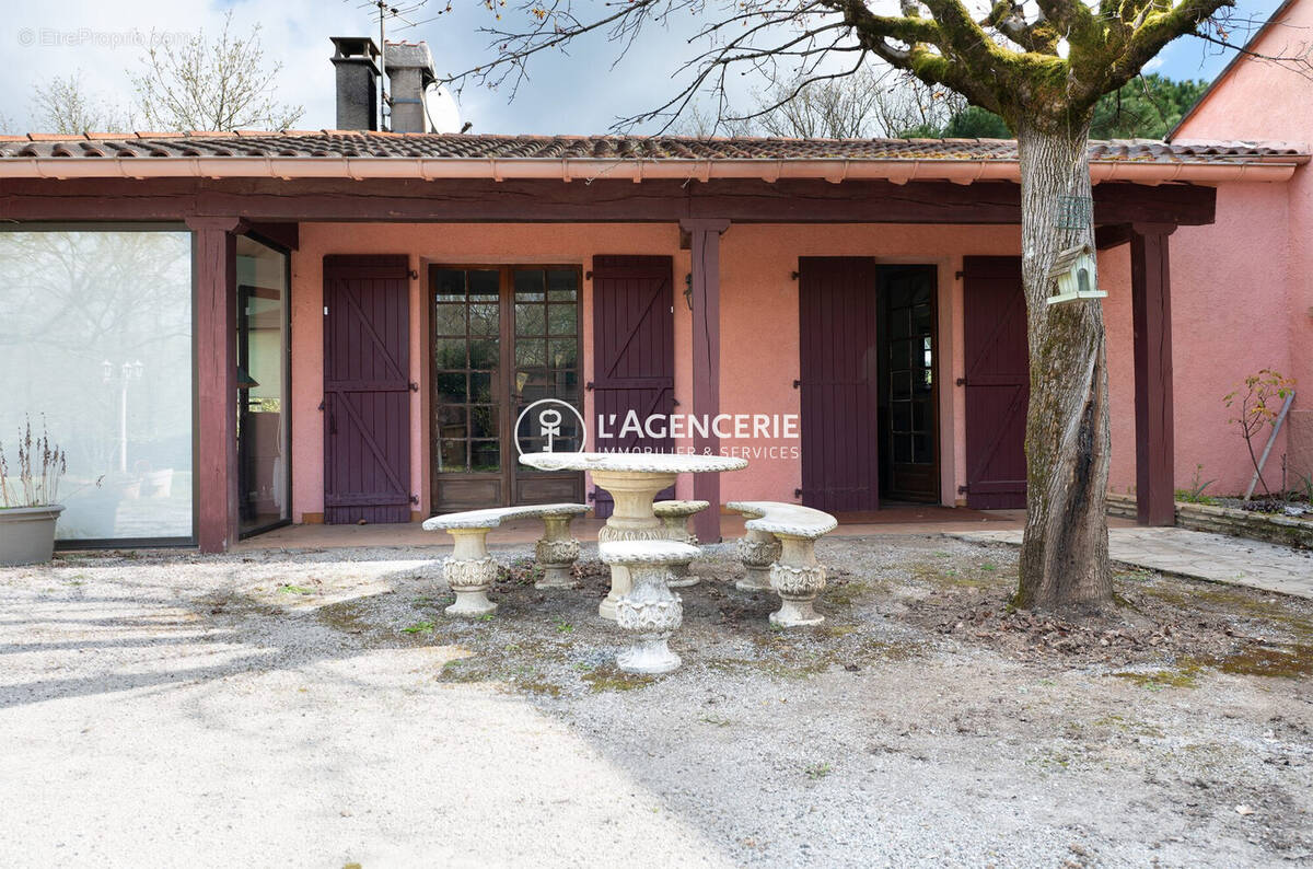 Maison à LESCURE-D'ALBIGEOIS