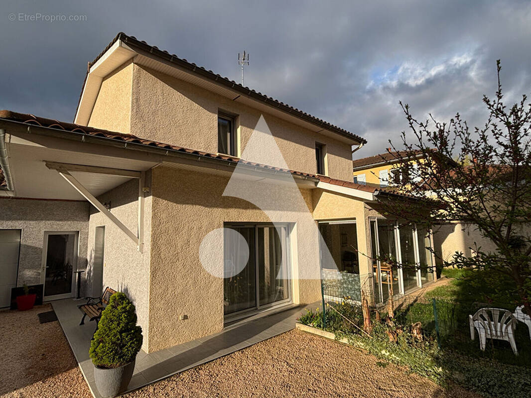 Maison à JASSANS-RIOTTIER