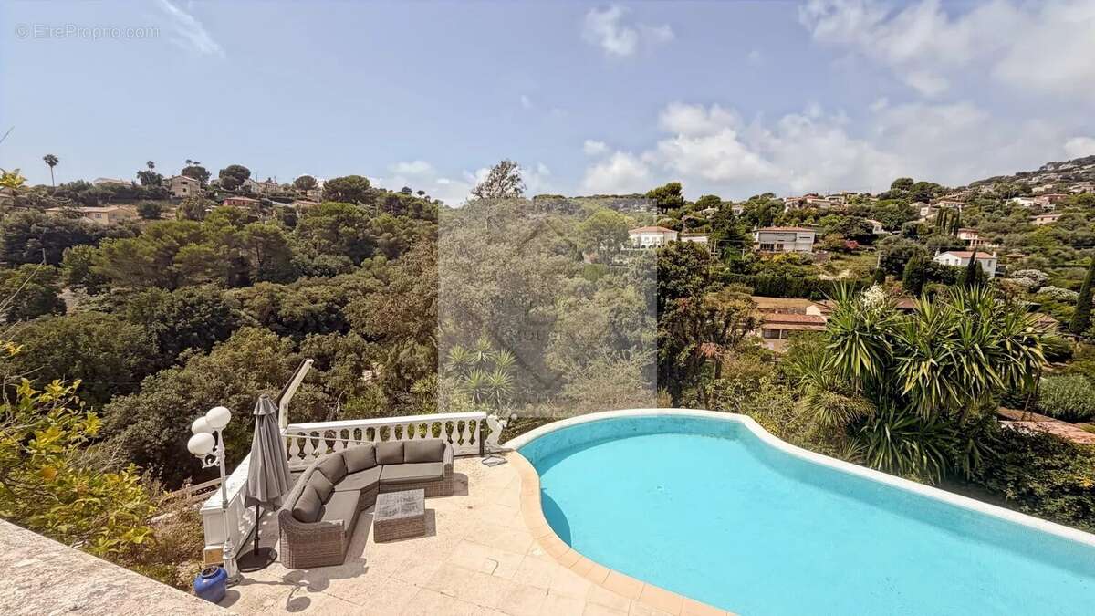 À vendre – villa de charme vue mer à antibes, calme absolu - photo 9