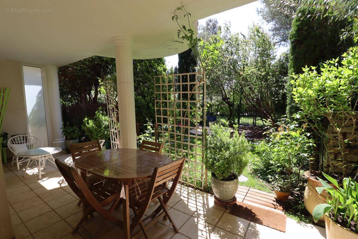 Appartement à VILLENEUVE-LES-AVIGNON