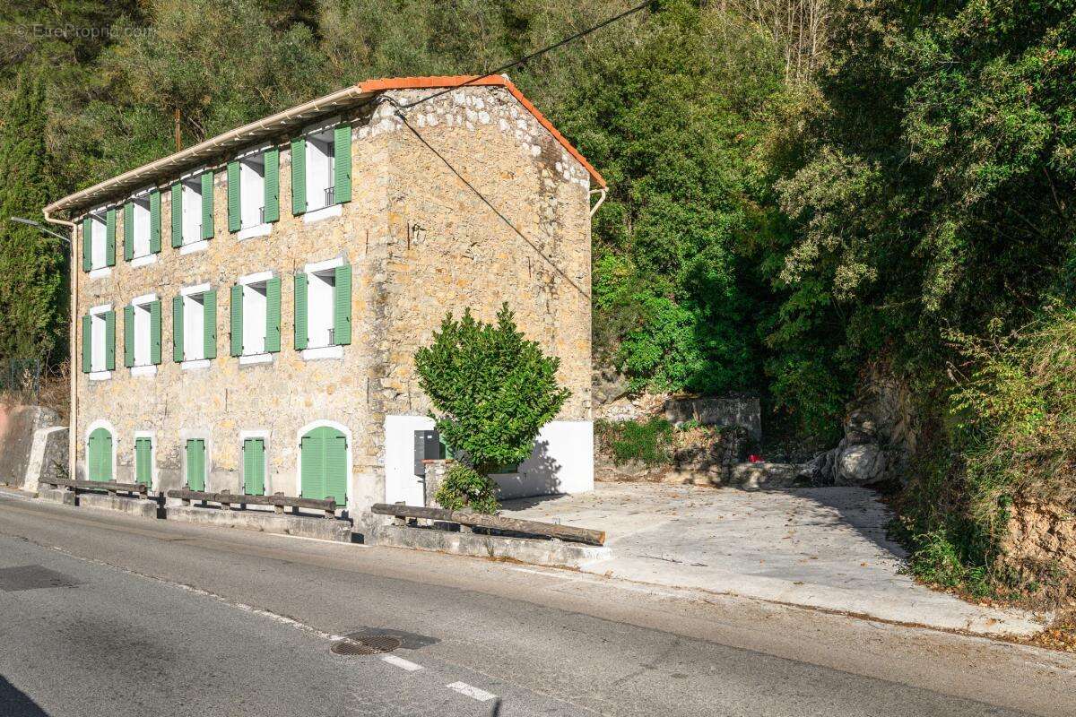 Appartement à TOURRETTE-LEVENS