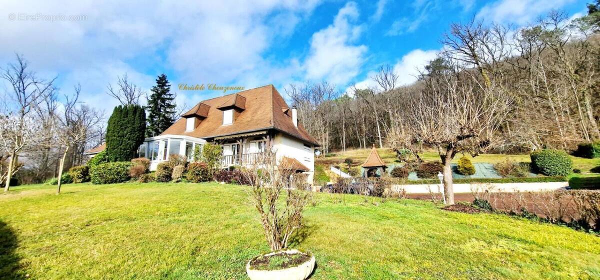 Maison à TERRASSON-LAVILLEDIEU