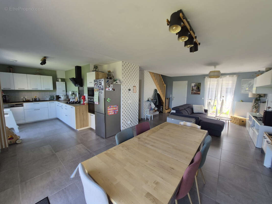 Maison à LA QUEUE-LES-YVELINES