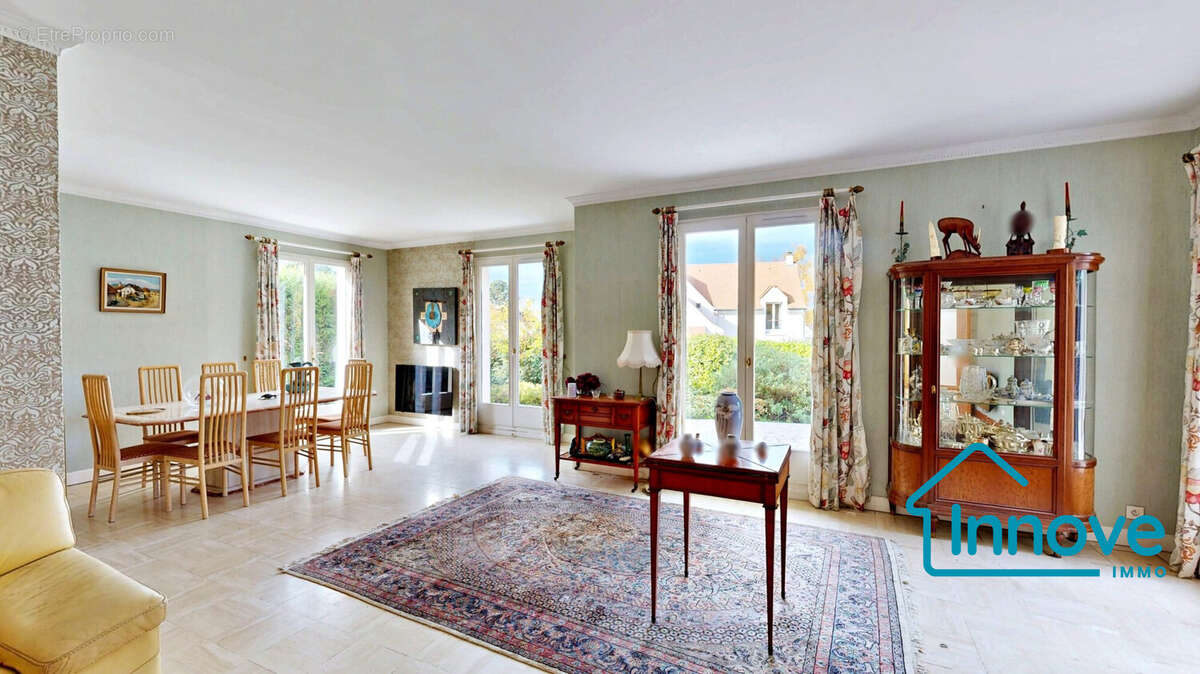 Maison 230 m² à Saint-Nom-La-Breteche  - photo 4