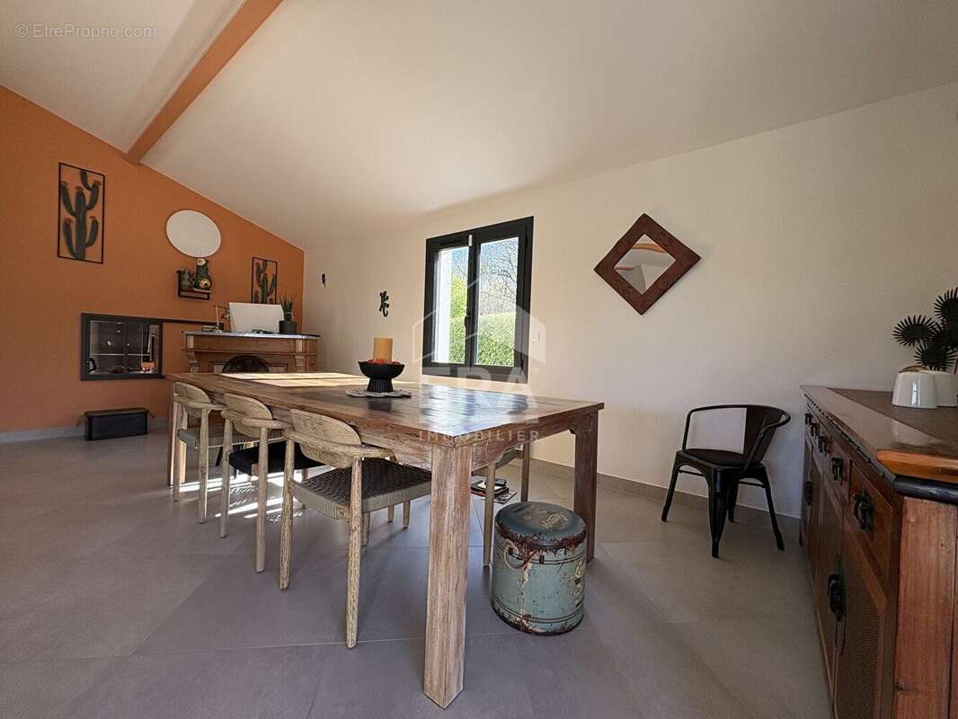 Maison à SAINT-GEORGES-DES-COTEAUX