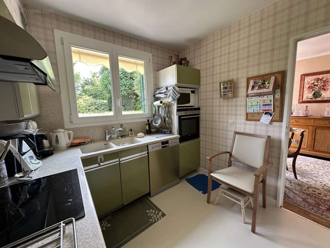 Maison à LE MESNIL-SAINT-DENIS