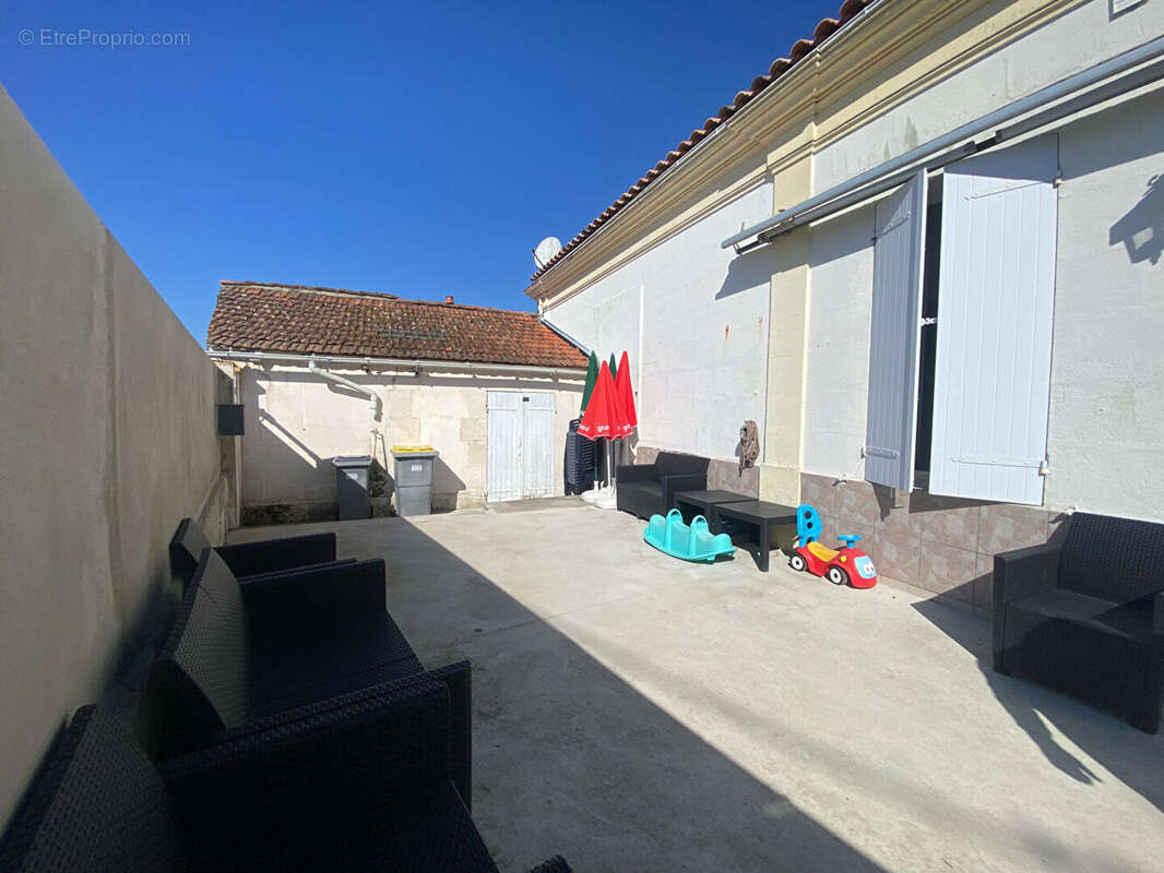 Maison à TONNAY-CHARENTE