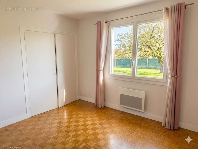 Maison à SAINT-GERMAIN-DE-LUSIGNAN