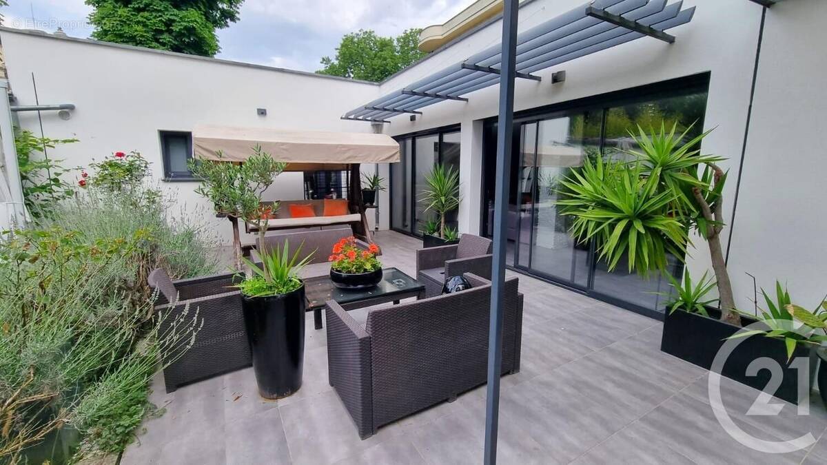 Maison à SAINT-MAUR-DES-FOSSES