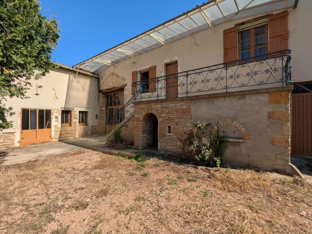 Maison à SAINT-MAURICE-DE-SATONNAY