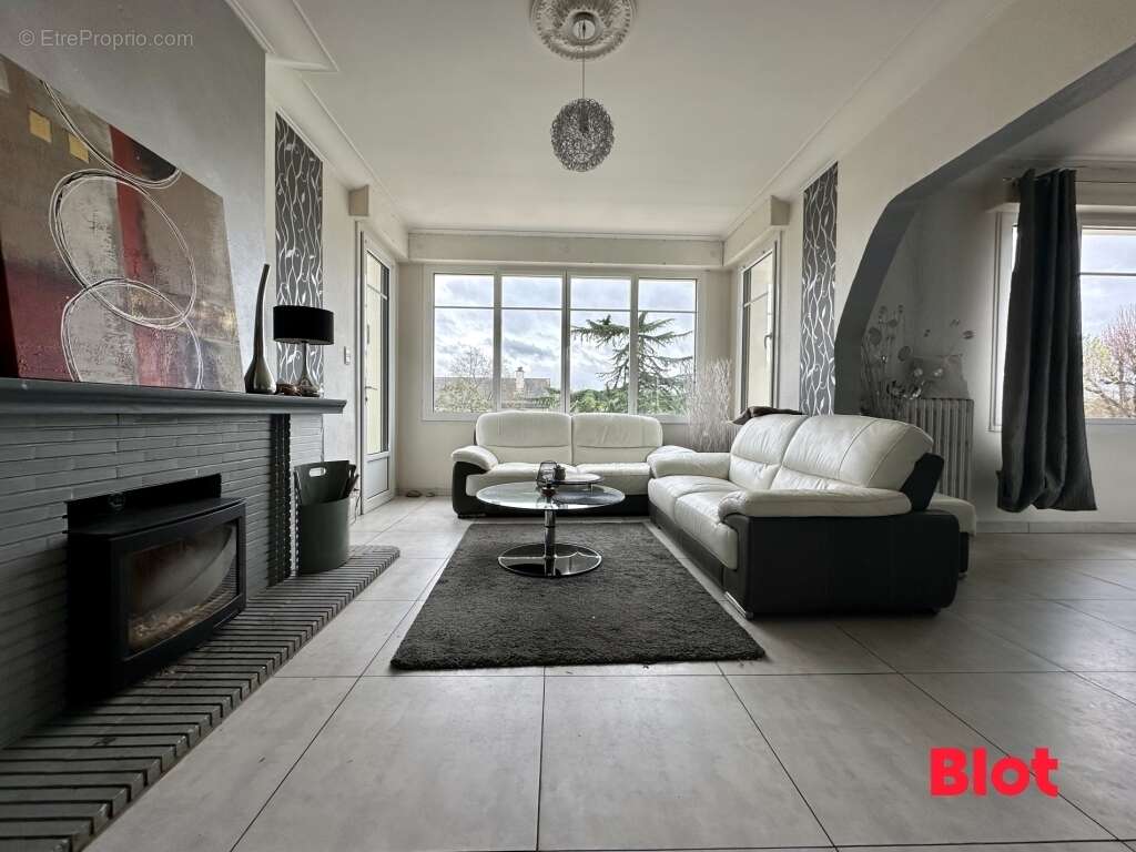 Maison à MONTFORT-SUR-MEU