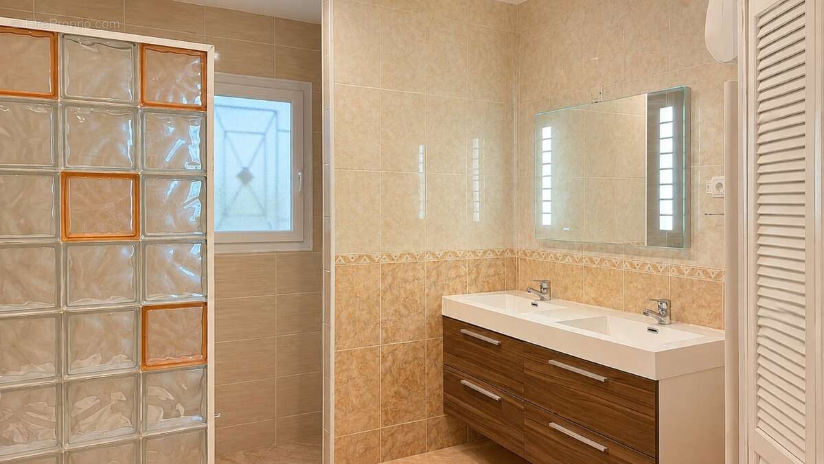 Villa T6 de 154m² de plain pied sur terrain de 2540m² - photo 11