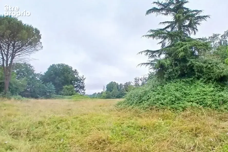 Terrain à PARISOT