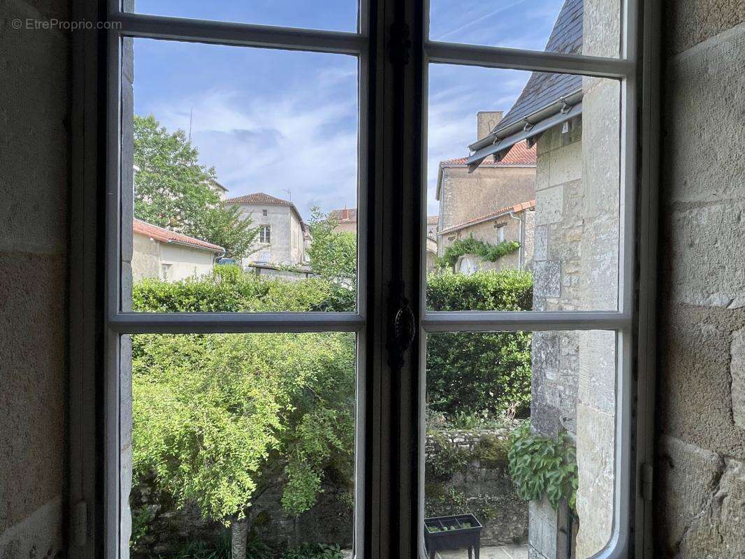 Maison à CHARROUX
