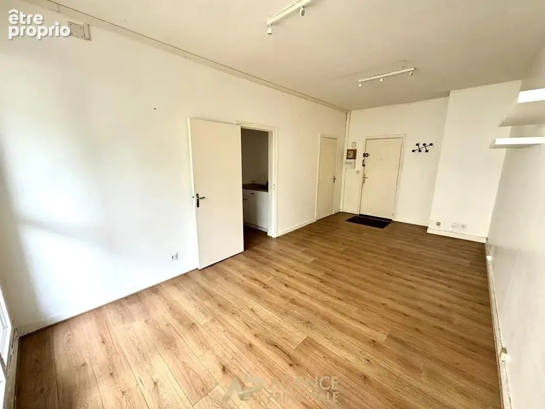Appartement  - Type 2 - Hyper-centre (port) - 39m2 - Loggia - Ascenseur - photo 4
