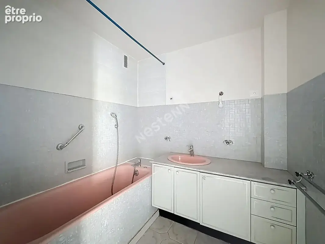 Montreuil, au pied du metro croix de chavaux, dernier etage sans vis a vis, 3 pièces avec cave et parking. - photo 6
