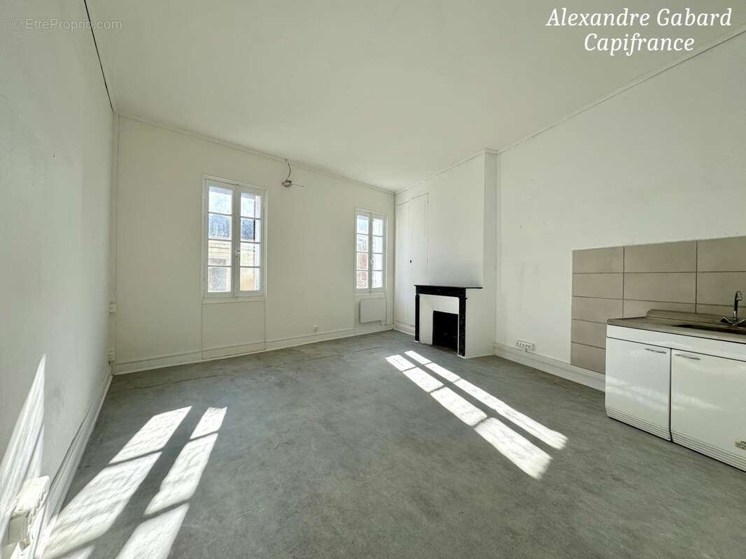 Centre ville - Immeuble en pierres d'environ 140 m² - photo 4