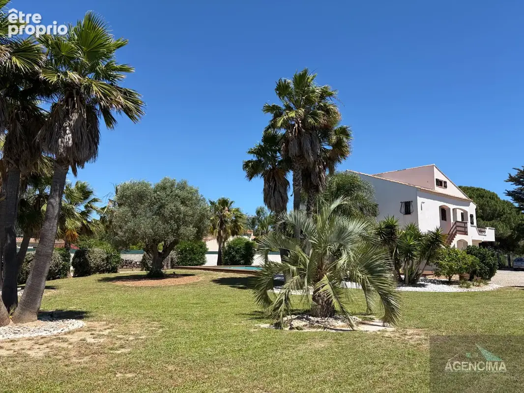 Entre étang et plages, une villa méditerranéenne hors du commun - photo 12