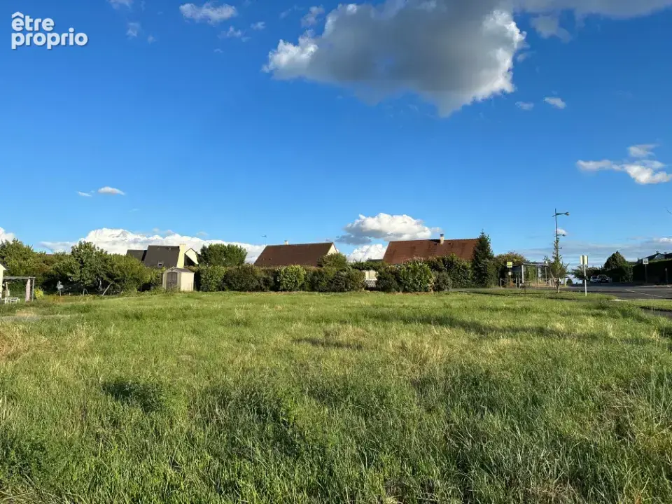 Terrain à SAINT-LAURENT-EN-GATINES