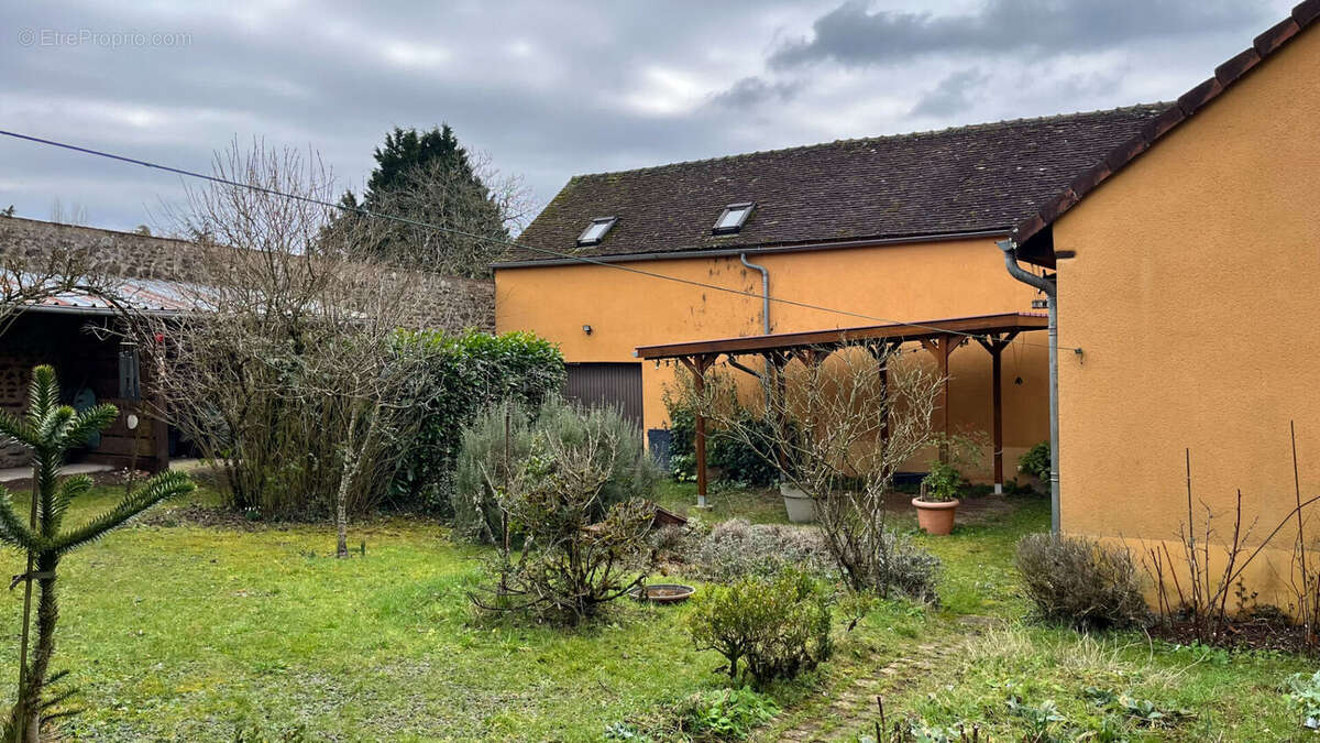 Maison à SAINT-SAUVEUR-EN-PUISAYE