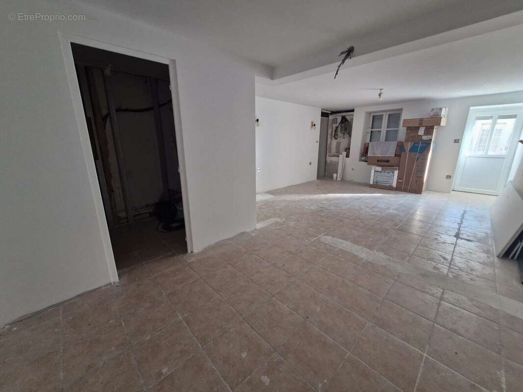 Appartement à LES BORDES