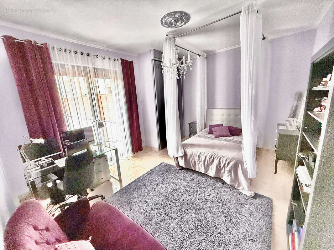 Cannes limite banane t4/t5 de 146m2 3 terrasse 257m2 4375€/ m2 - photo 4