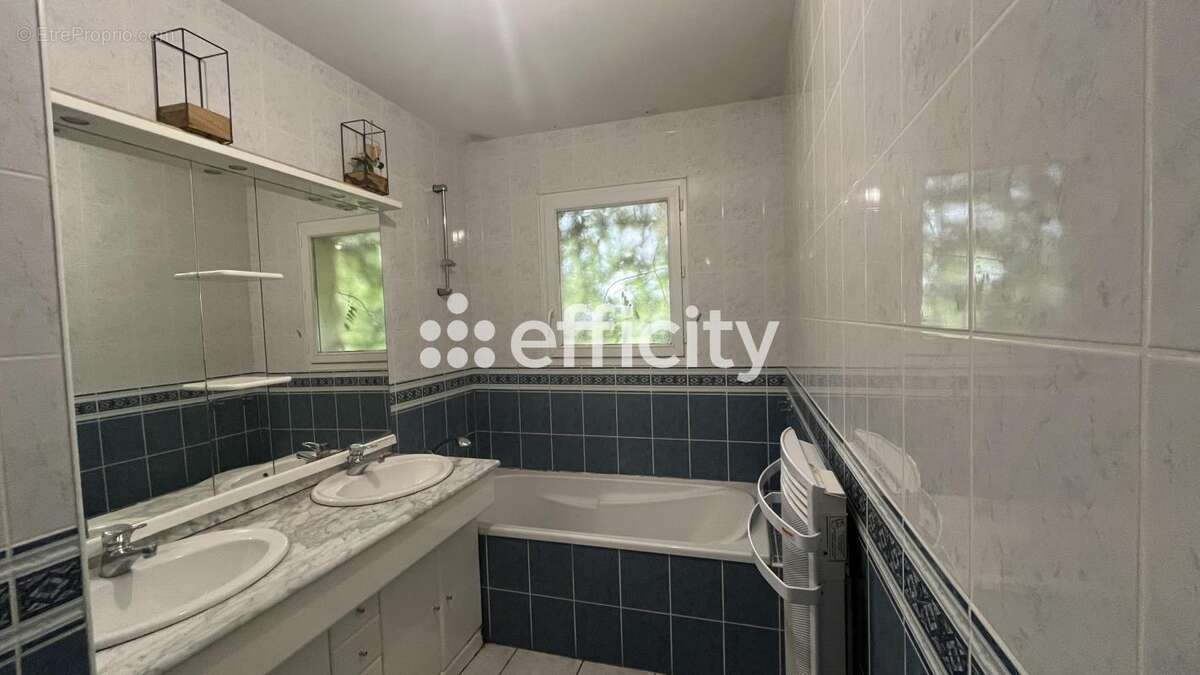 Maison 110 m² à Saint-Groux  - photo 6