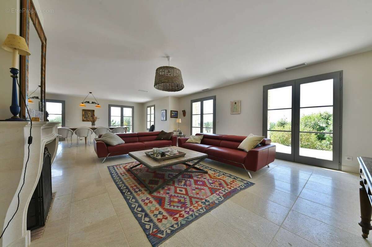 Unique propriété avec piscine et vue panoramique - photo 2