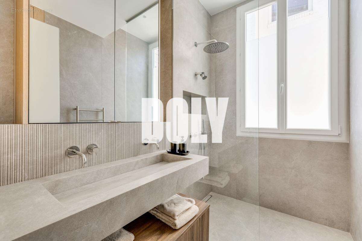 Appartement à PARIS-2E