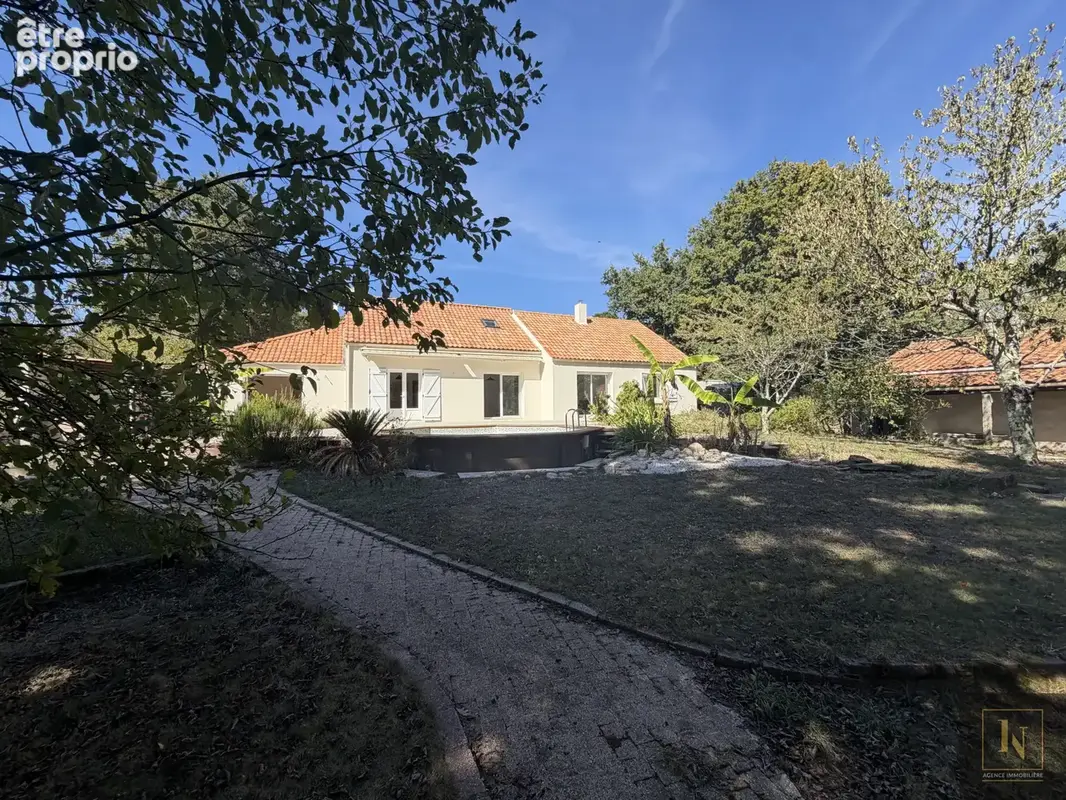 PORNIC, au calme et sur terrain de 2000 m2, maison non mitoyenne de 220 m2 avec vie de plain pied - photo 10