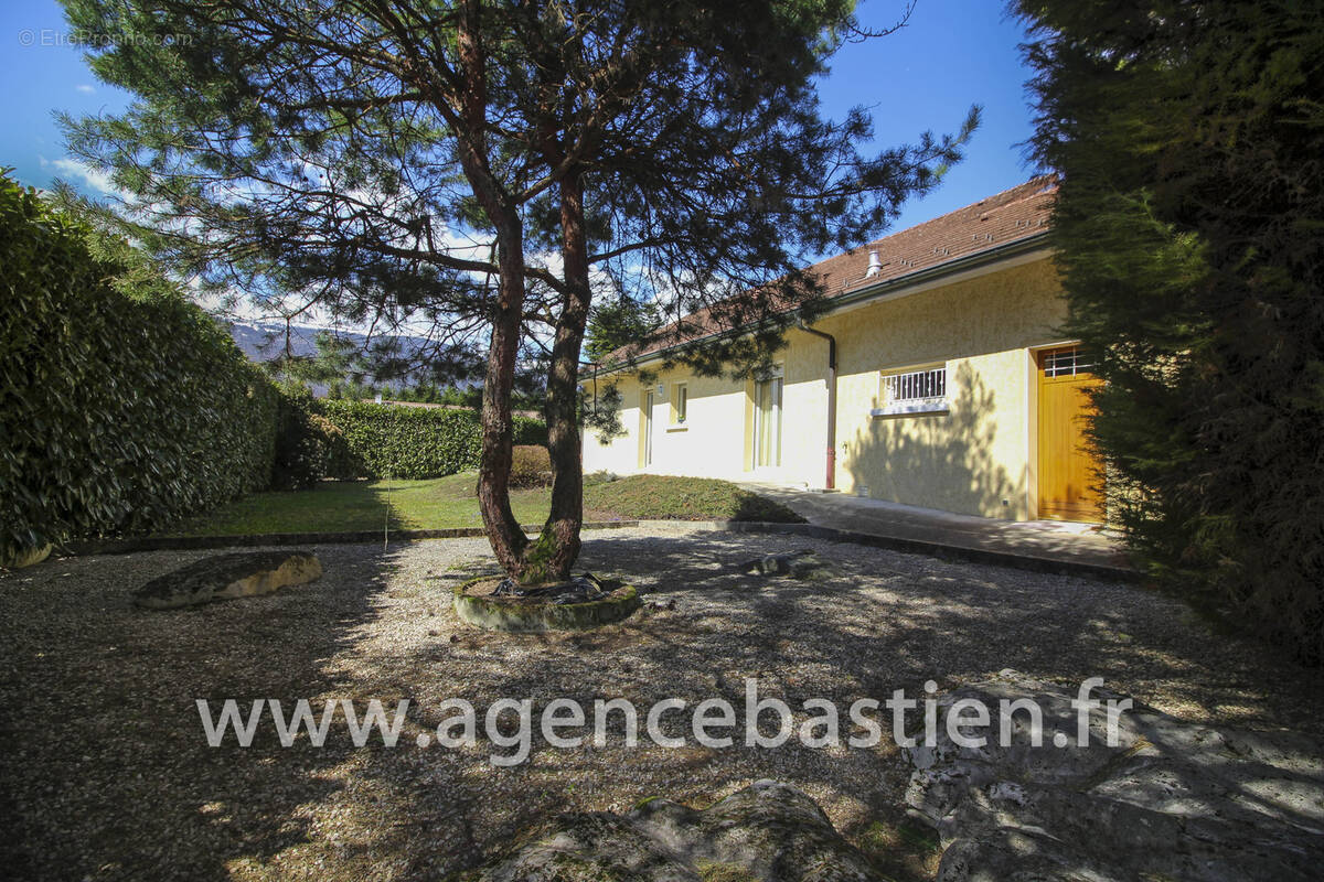 Maison à SAINT-GENIS-POUILLY