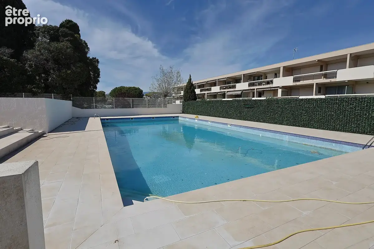 EXCLUSIVITÉ – Dernier étage – Résidence de standing avec piscine, tennis et gardien - photo 11