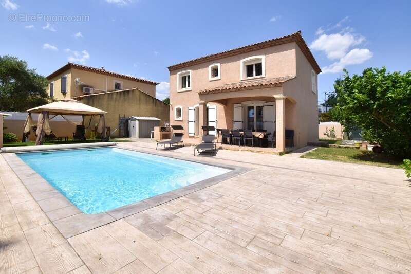 Villa familiale avec piscine et garage - photo 8