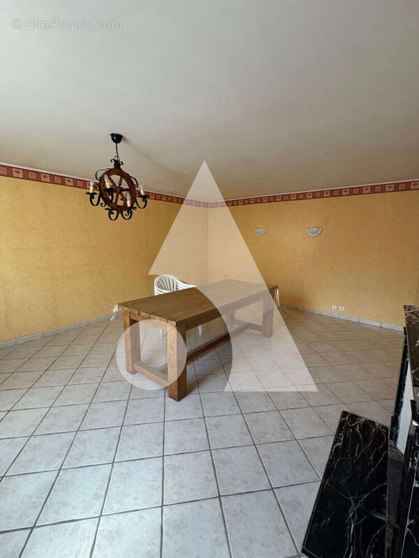 Maison à ATTIGNEVILLE